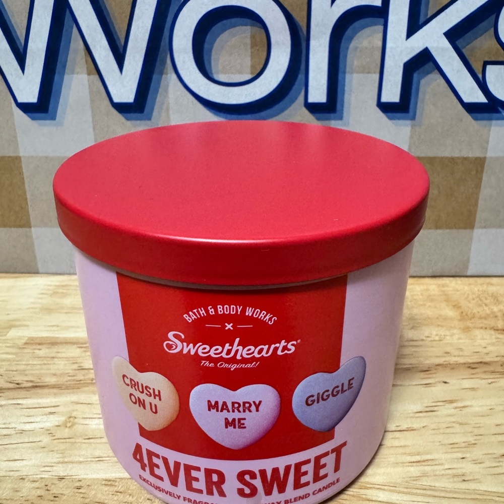Bath & Body Works Sweethearts 4Ever Sweet Candle - Red